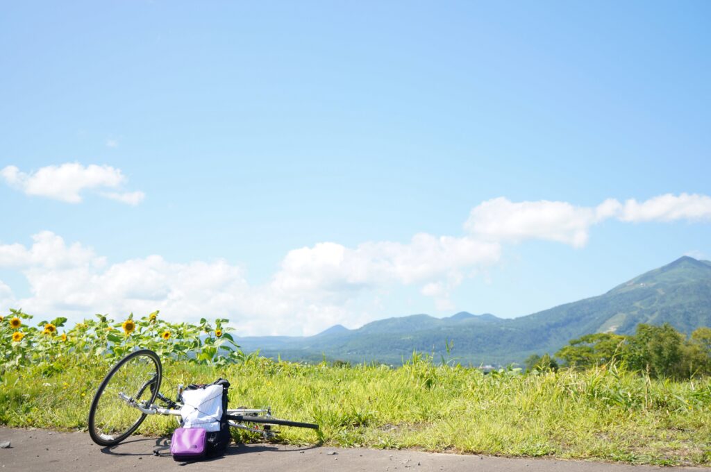 北海道ニセコアンヌプリと自転車